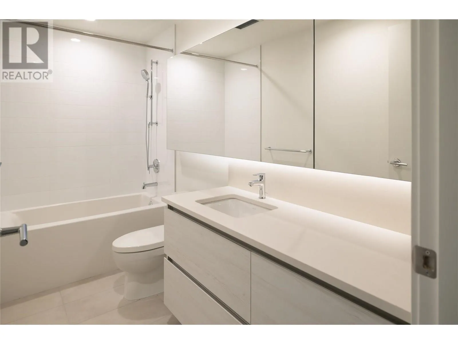238 Leon Avenue Unit# 807