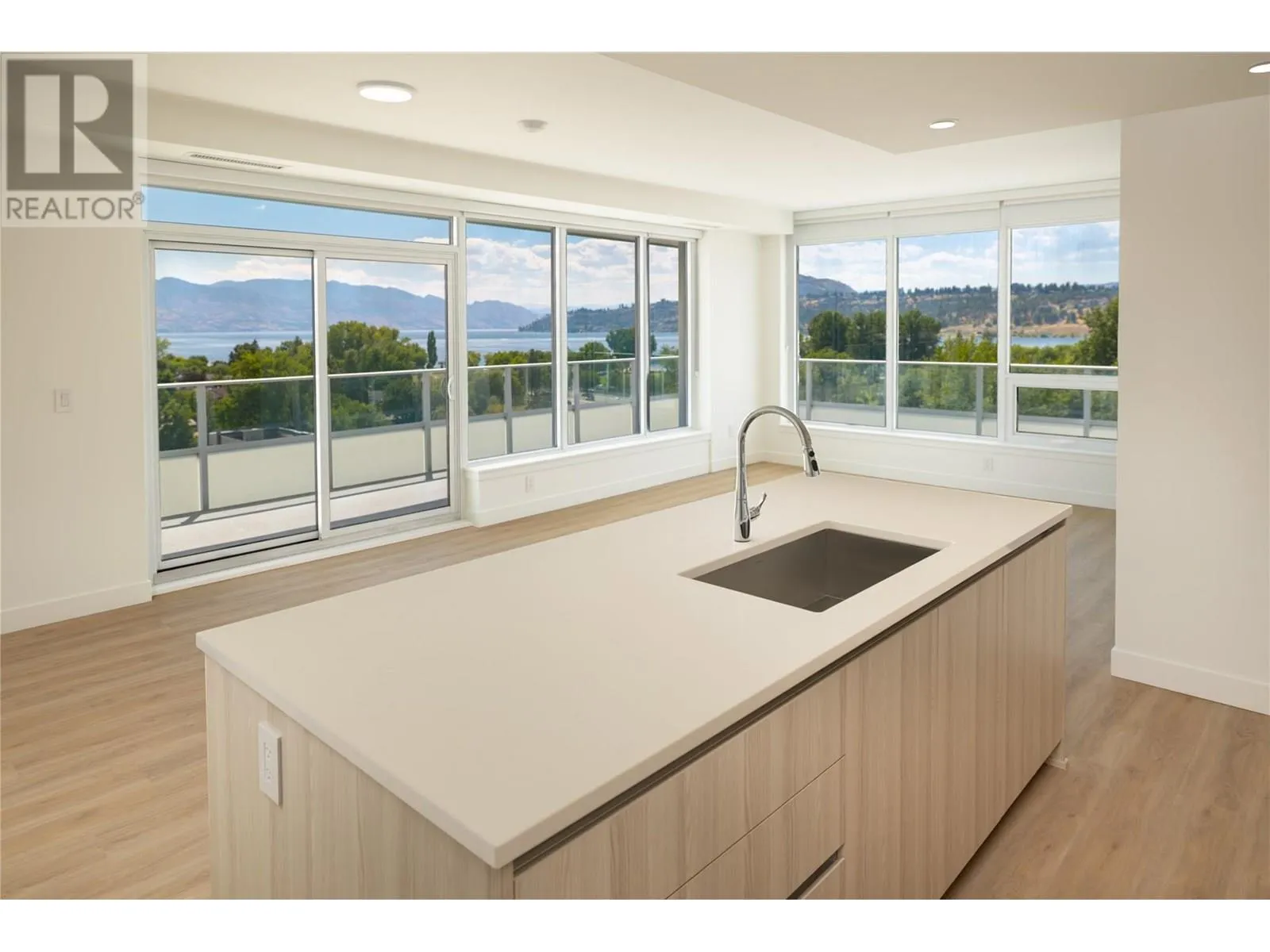 238 Leon Avenue Unit# 807