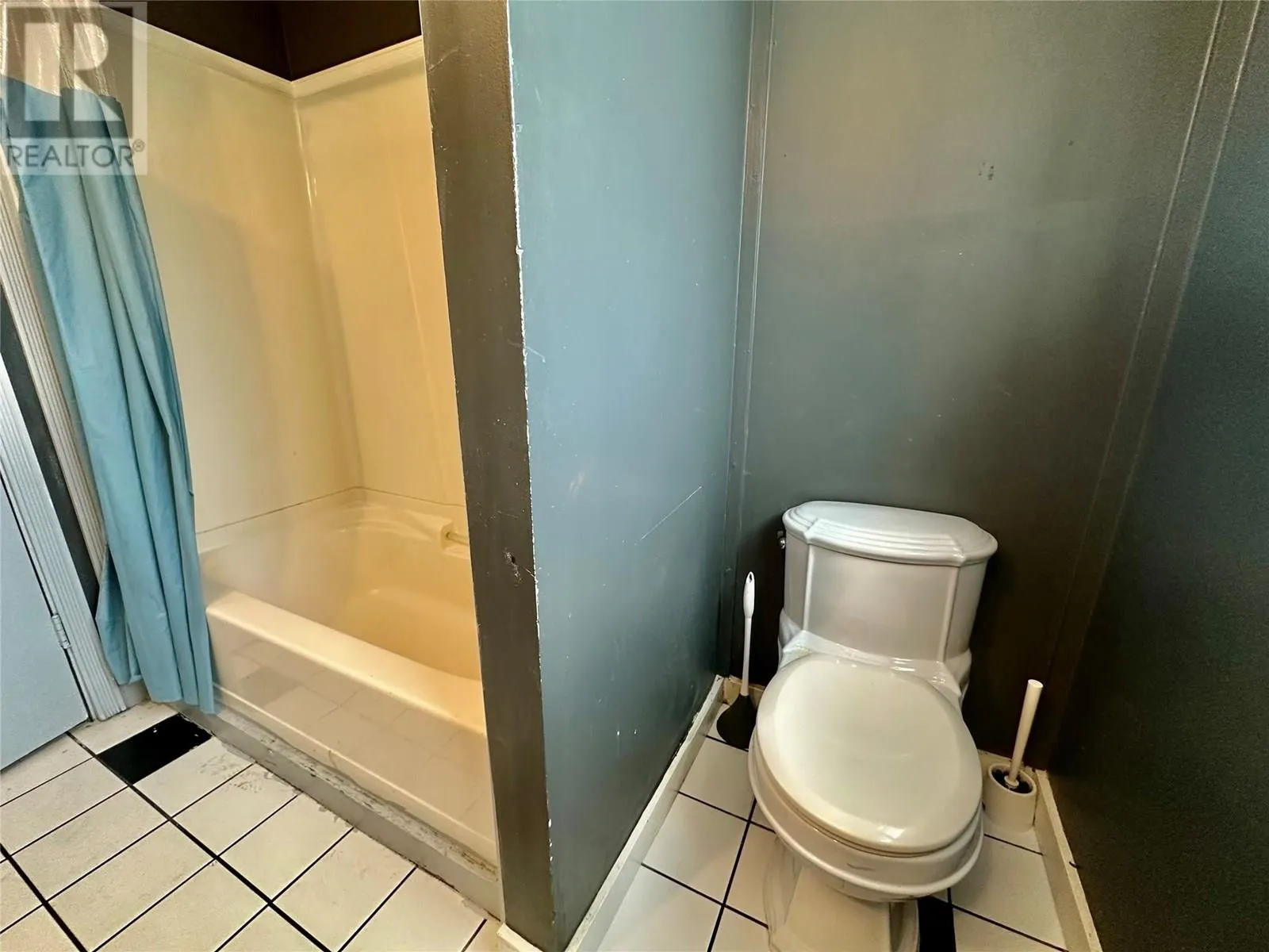 475 Hollywood Road S