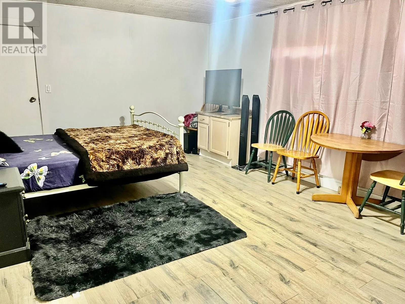475 Hollywood Road S