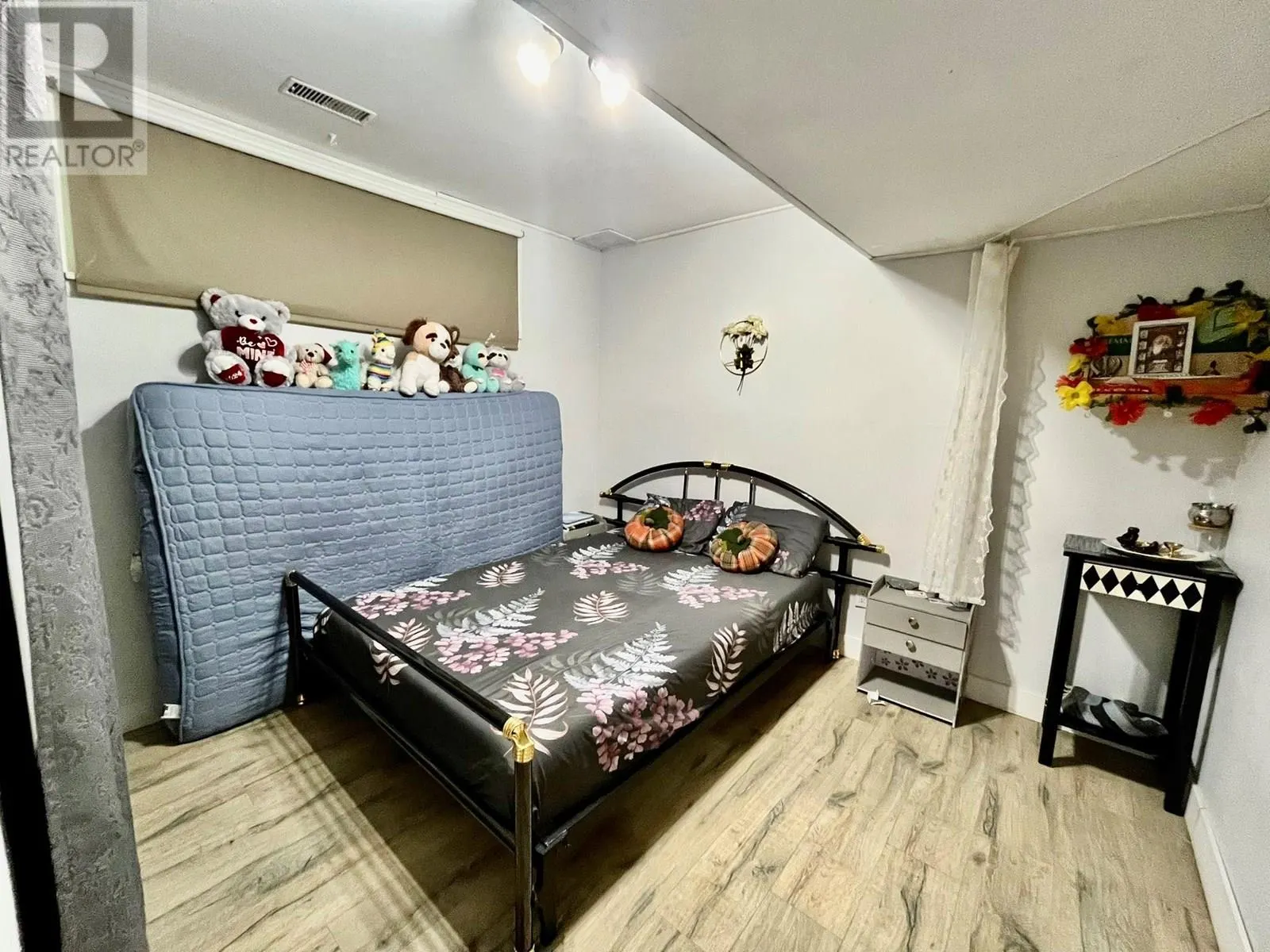475 Hollywood Road S
