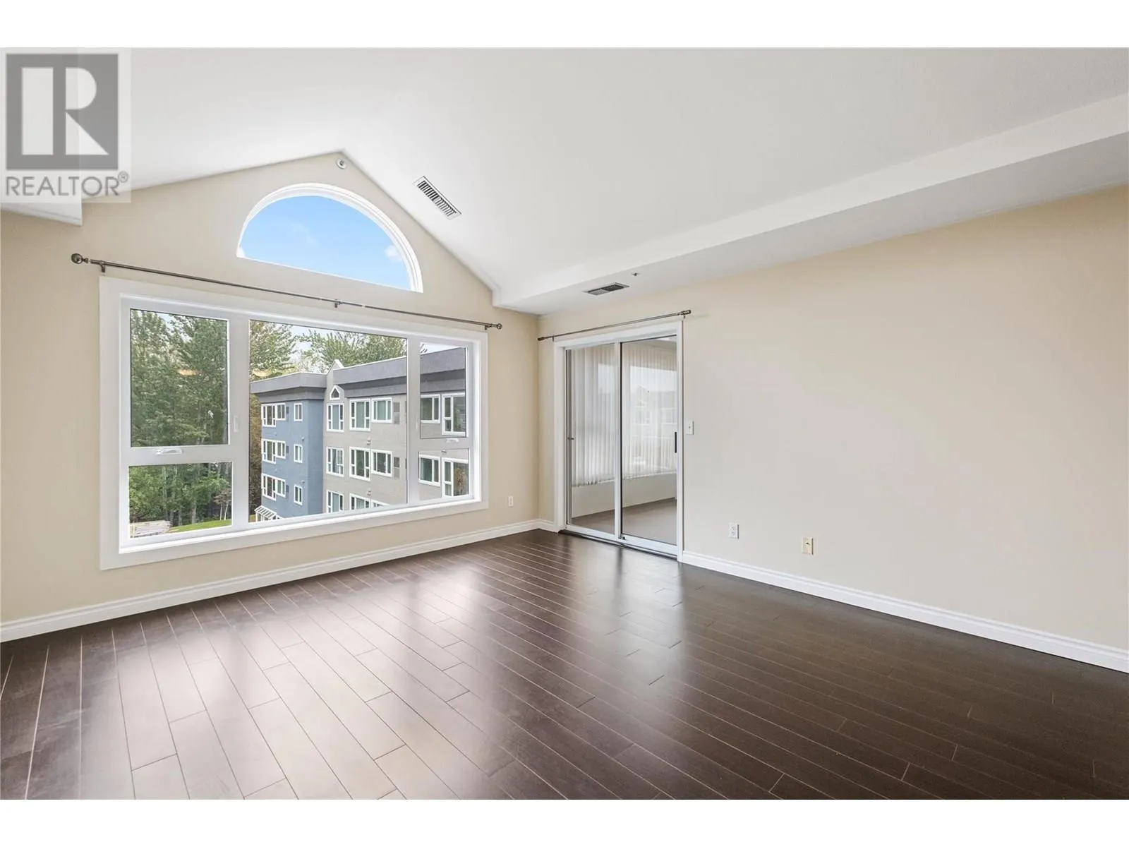 1045 Sutherland Avenue N Unit# 323