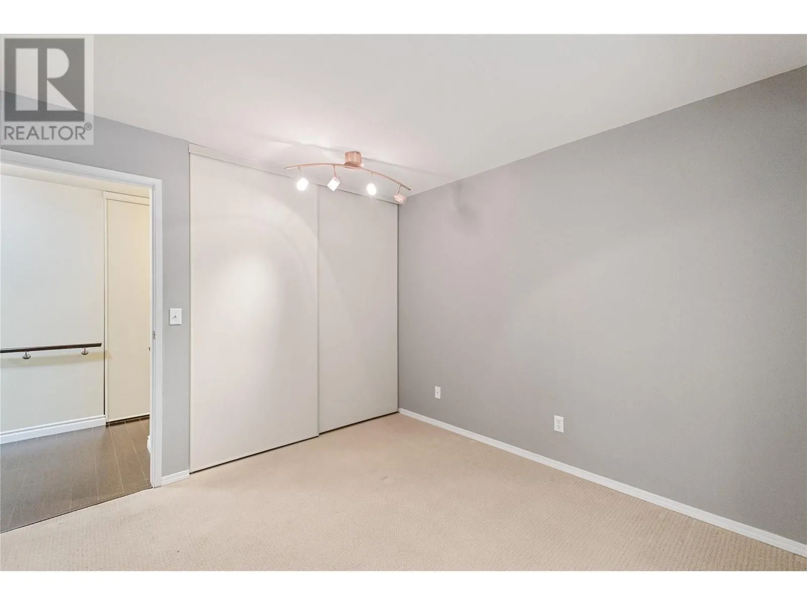 1045 Sutherland Avenue N Unit# 323