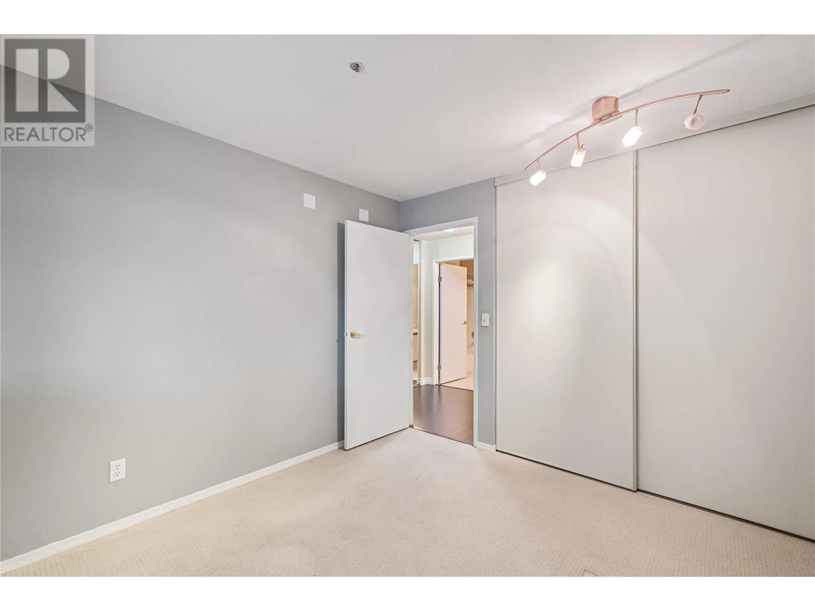 1045 Sutherland Avenue N Unit# 323