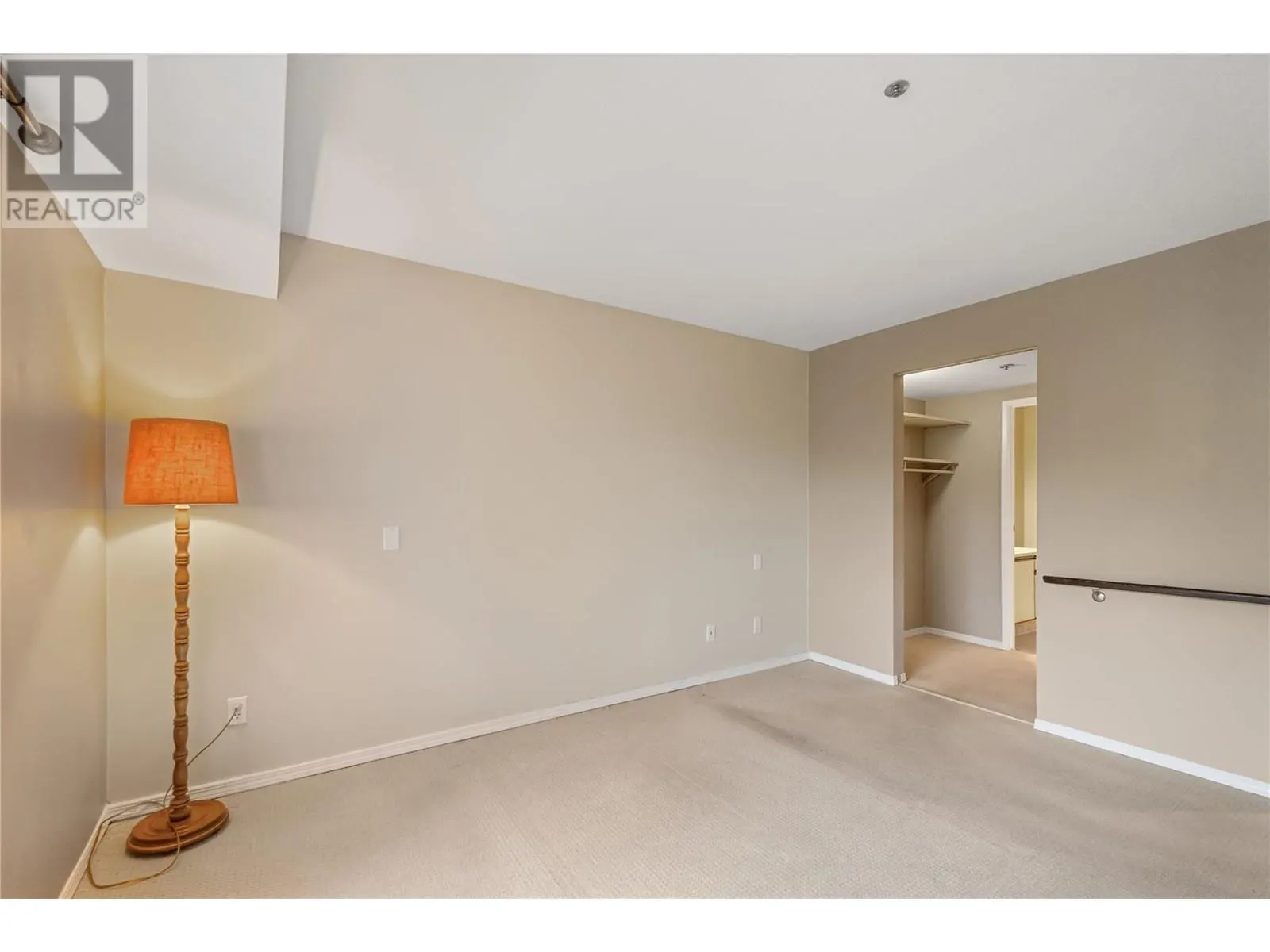 1045 Sutherland Avenue N Unit# 323