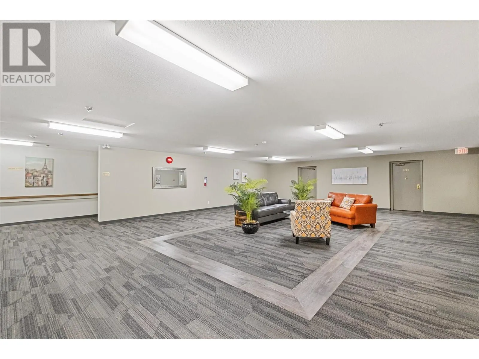 1045 Sutherland Avenue N Unit# 323