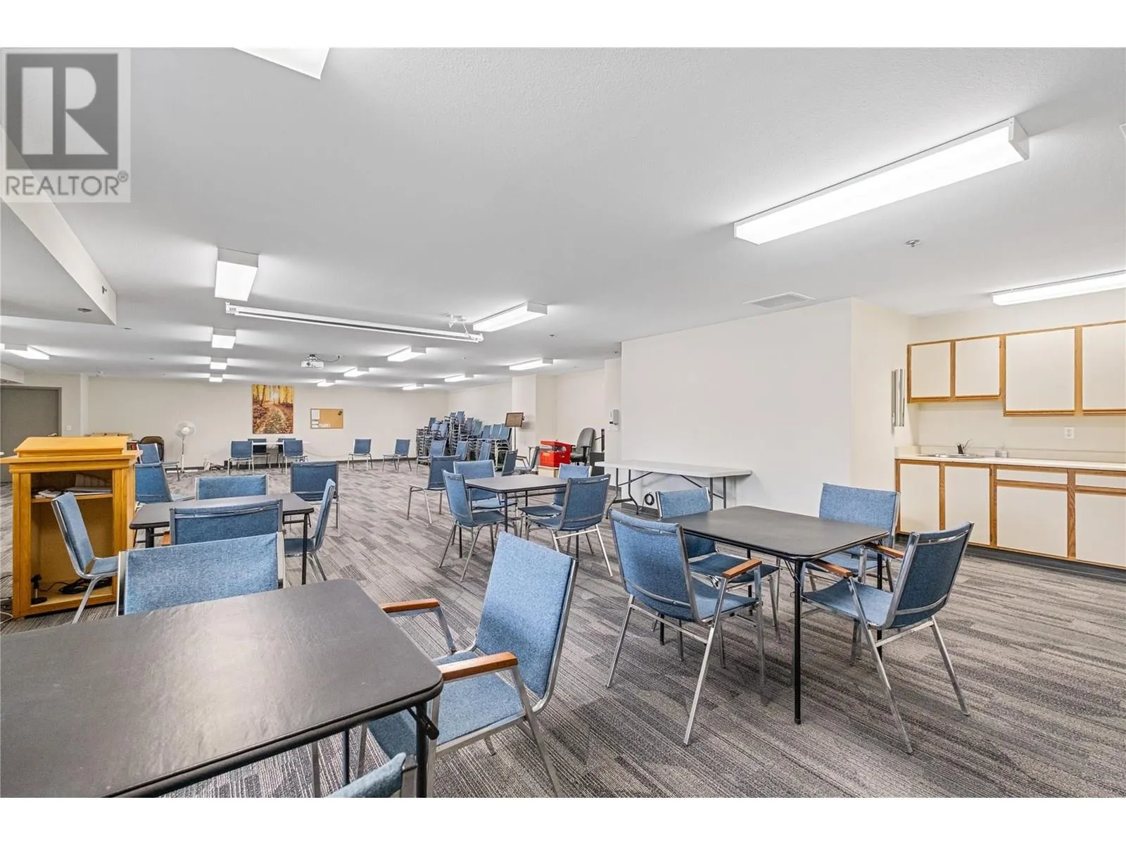 1045 Sutherland Avenue N Unit# 323