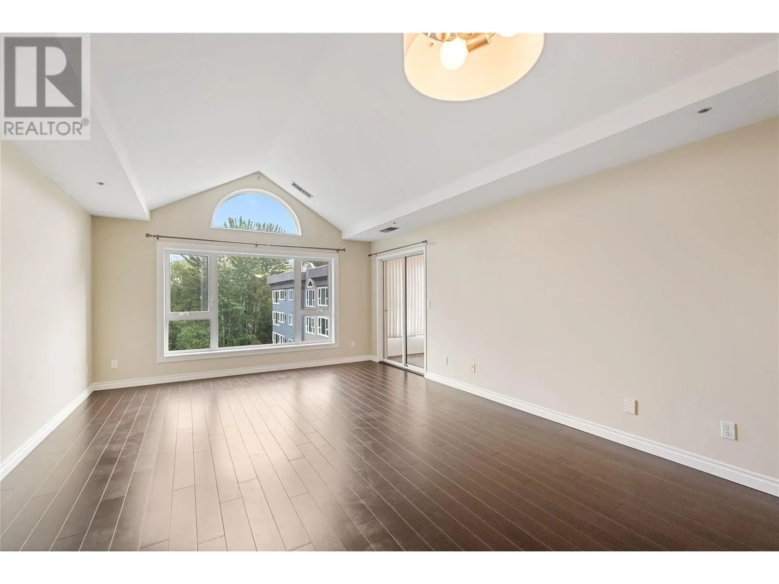 1045 Sutherland Avenue N Unit# 323