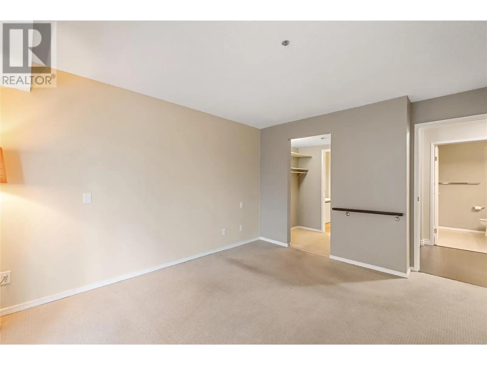 1045 Sutherland Avenue N Unit# 323