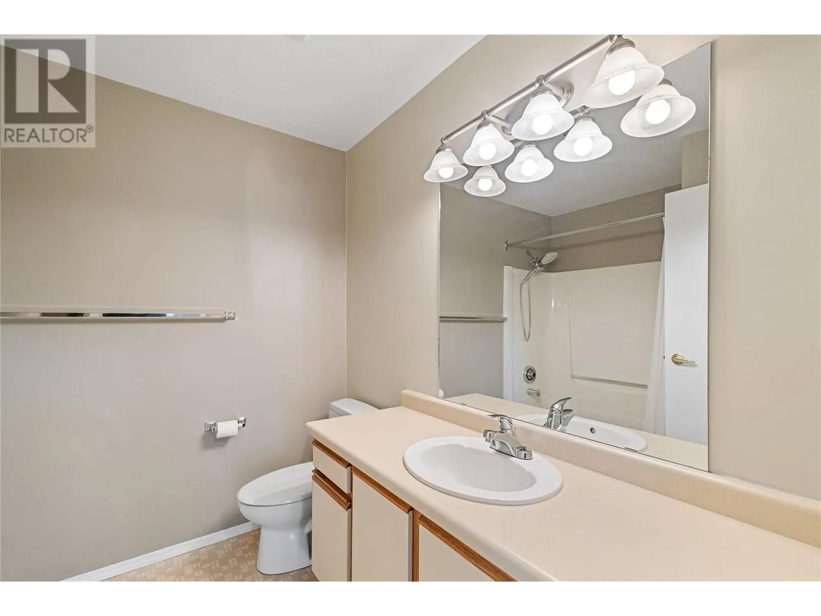 1045 Sutherland Avenue N Unit# 323