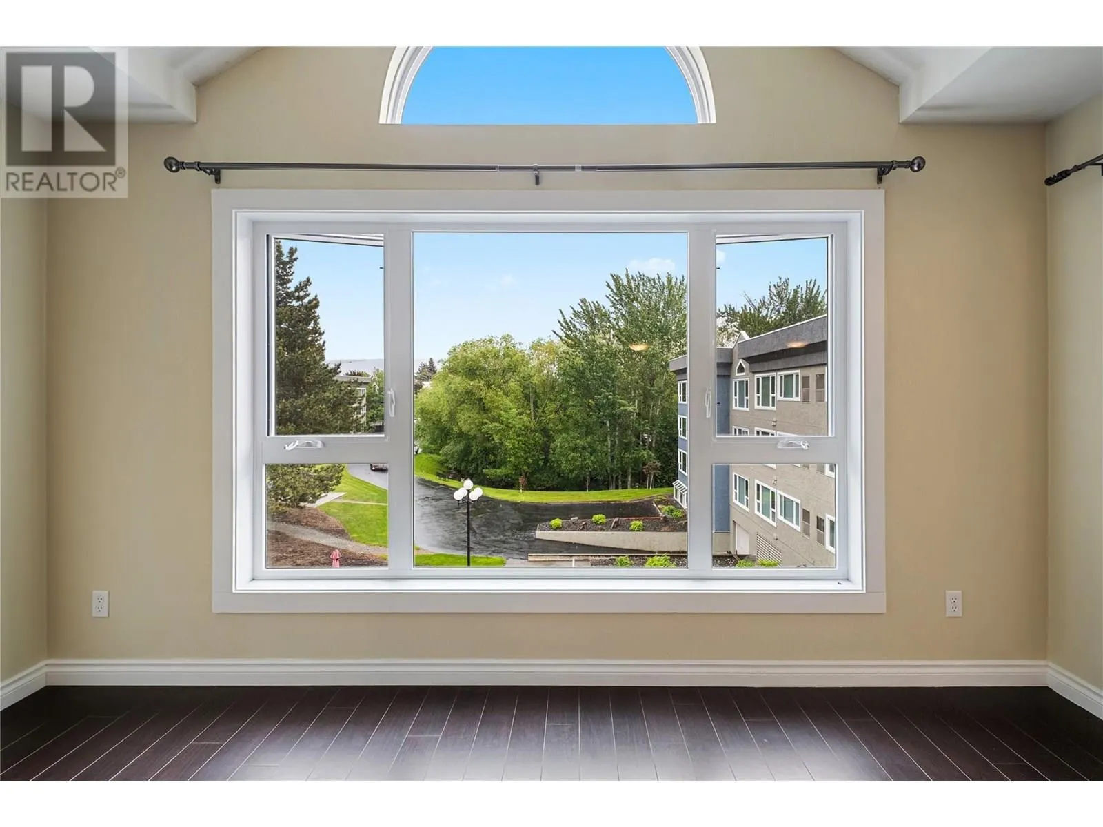 1045 Sutherland Avenue N Unit# 323