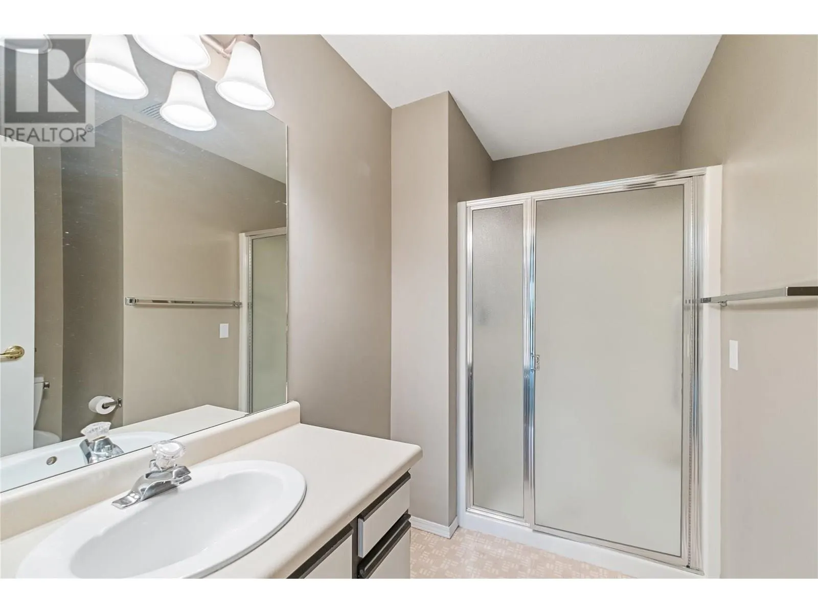 1045 Sutherland Avenue N Unit# 323