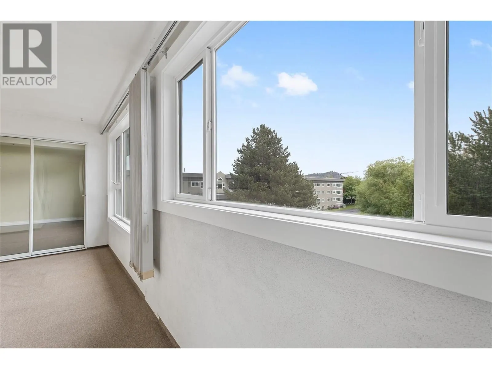 1045 Sutherland Avenue N Unit# 323