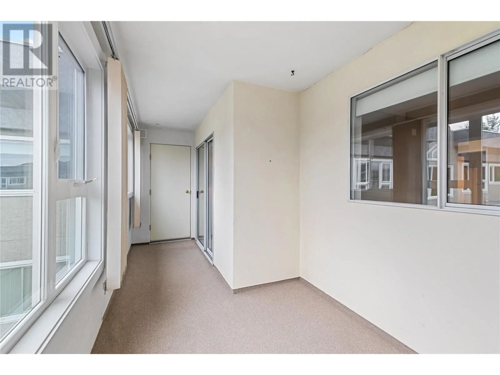 1045 Sutherland Avenue N Unit# 323