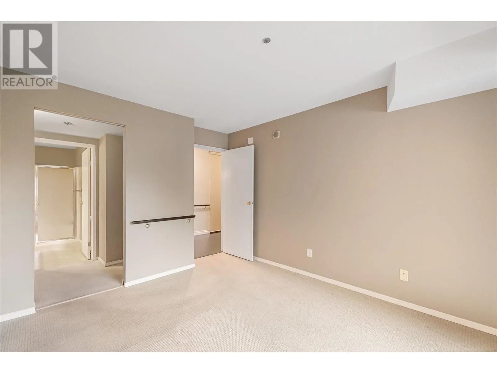 1045 Sutherland Avenue N Unit# 323