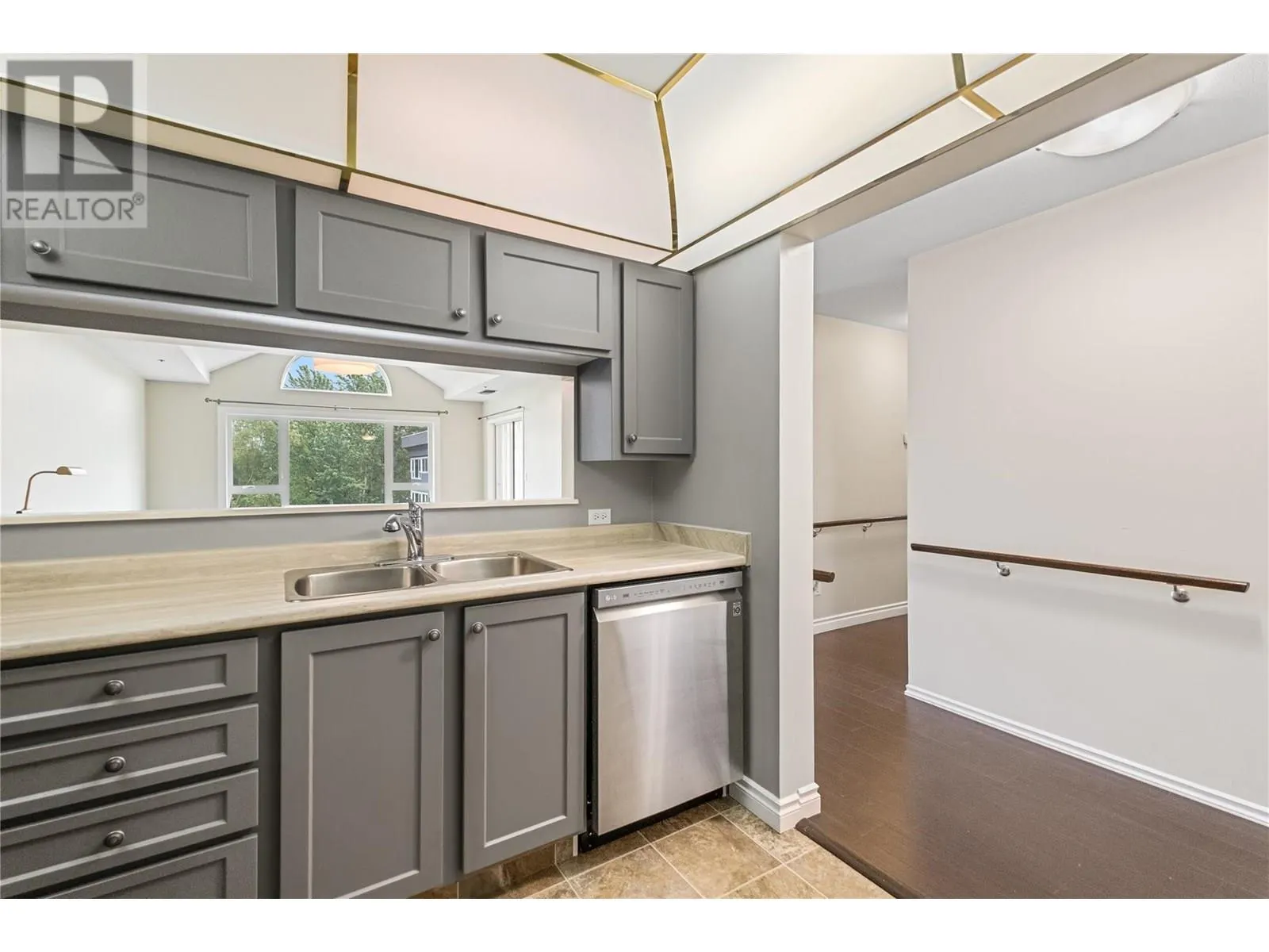 1045 Sutherland Avenue N Unit# 323