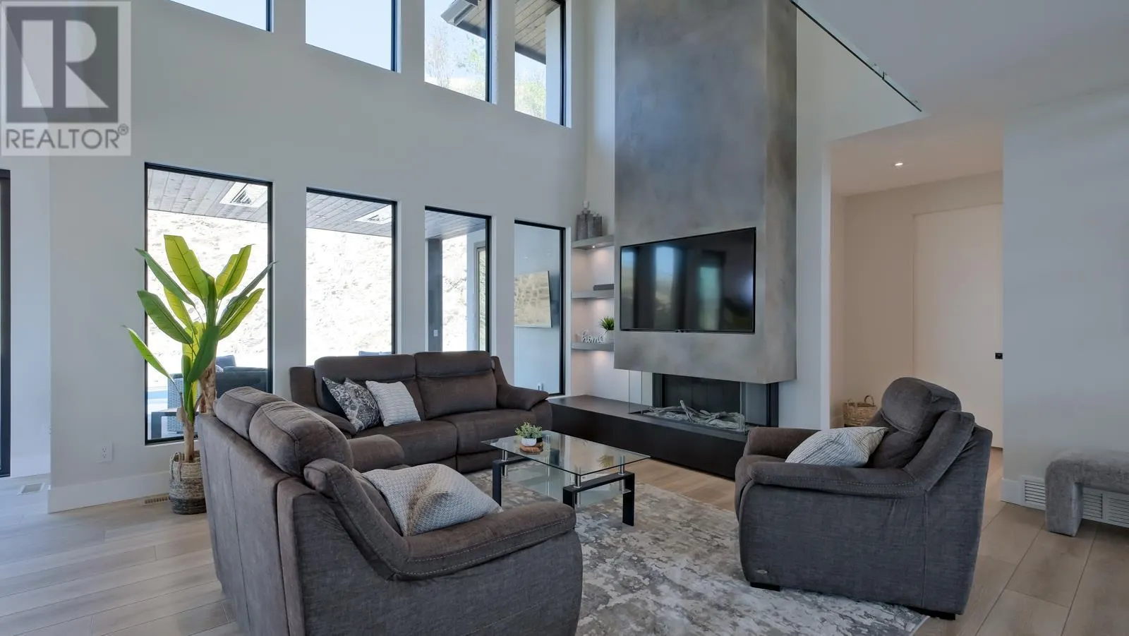 740 Pinehaven Court