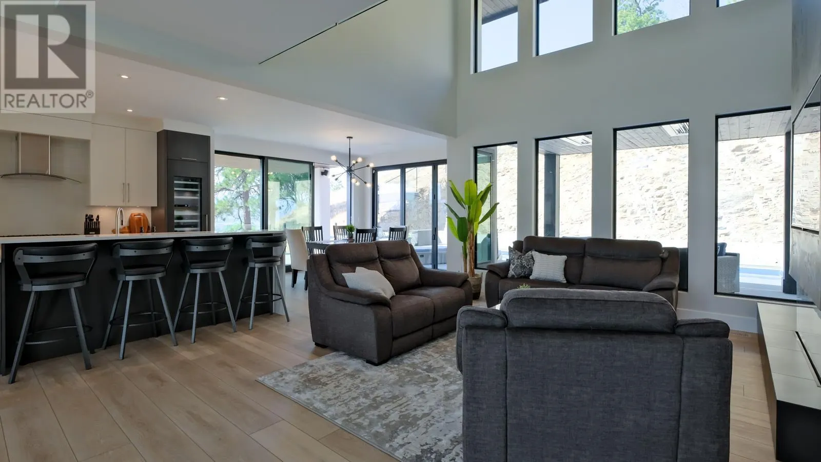 740 Pinehaven Court