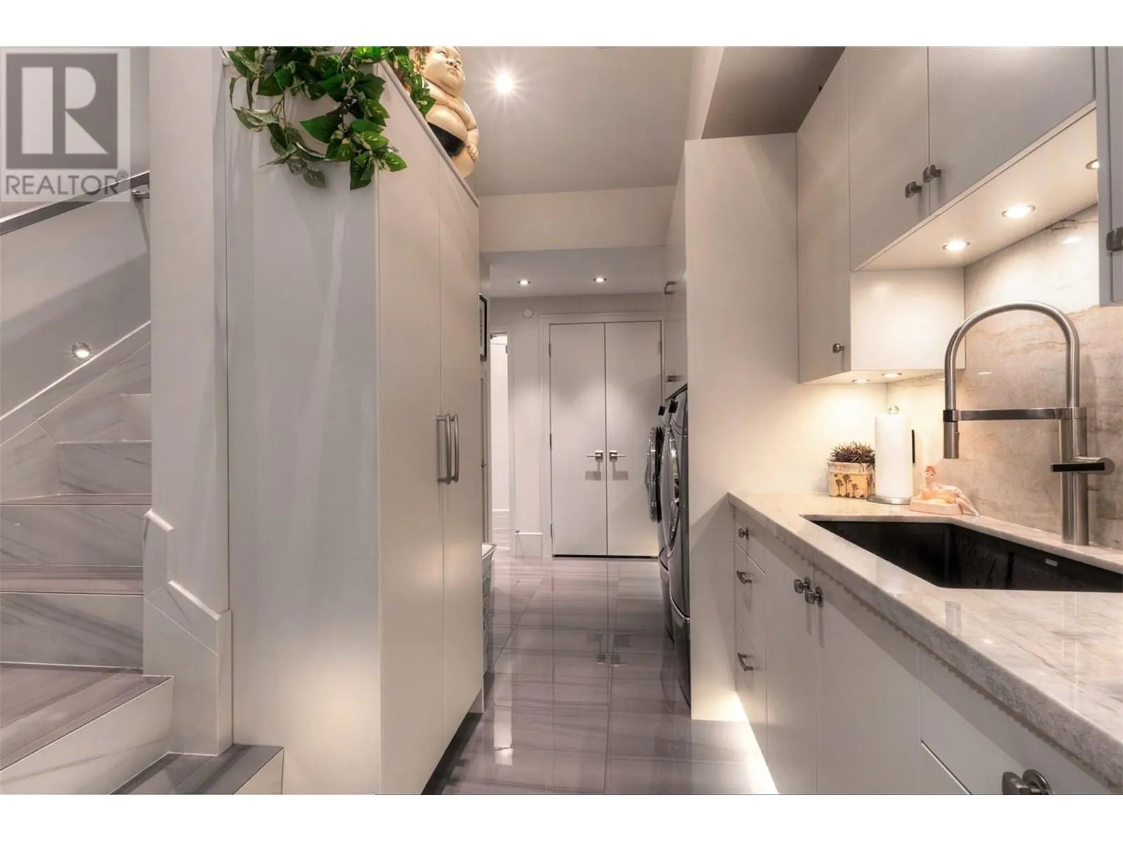 2245 Abbott Street Unit# 301