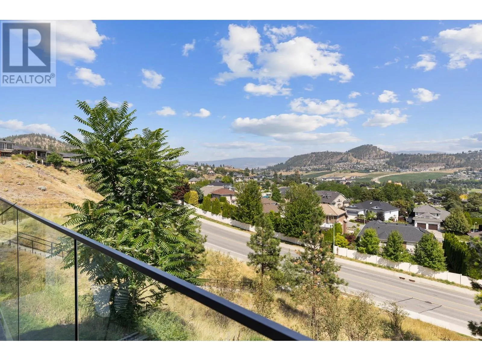 1341 Sladen Crescent