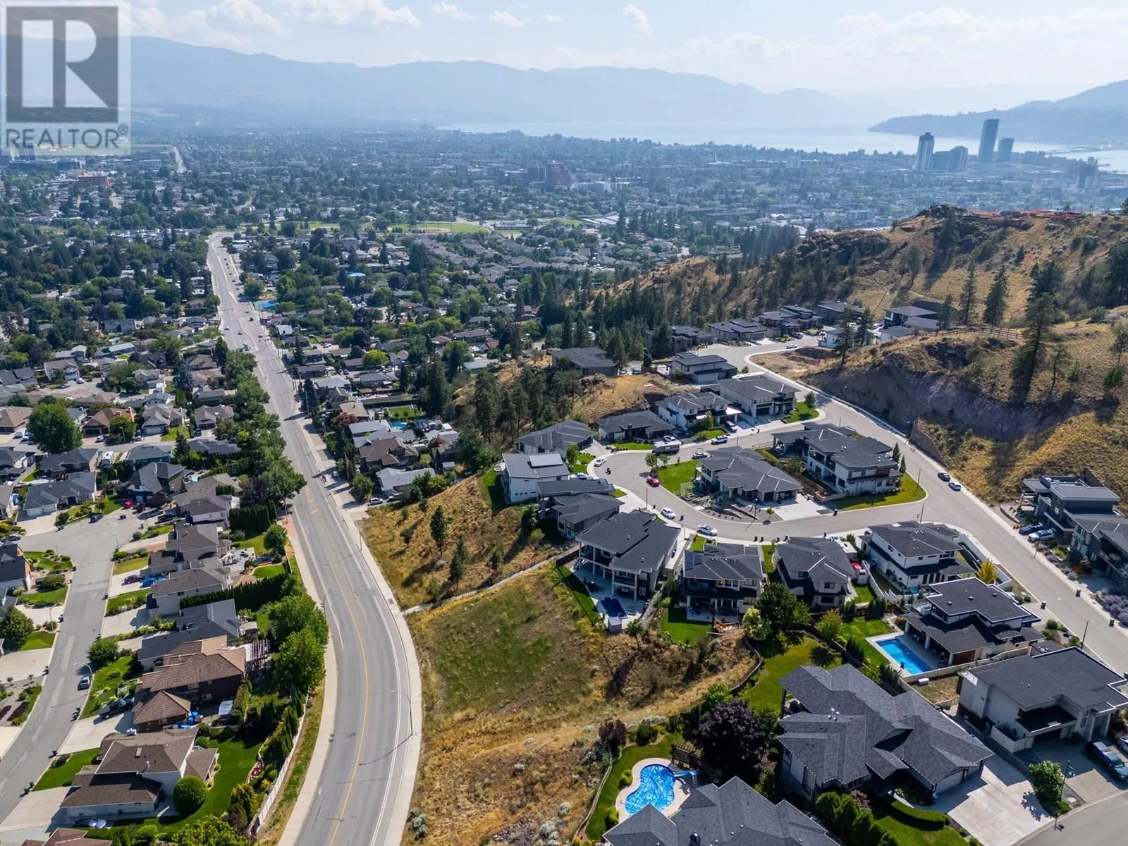 1341 Sladen Crescent