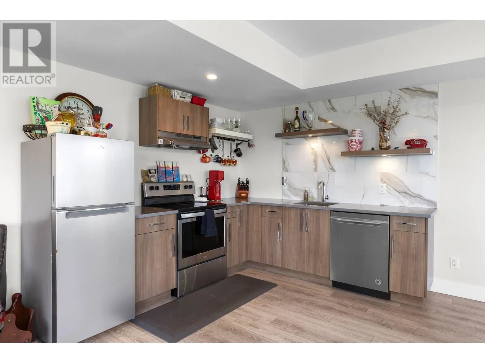 1341 Sladen Crescent