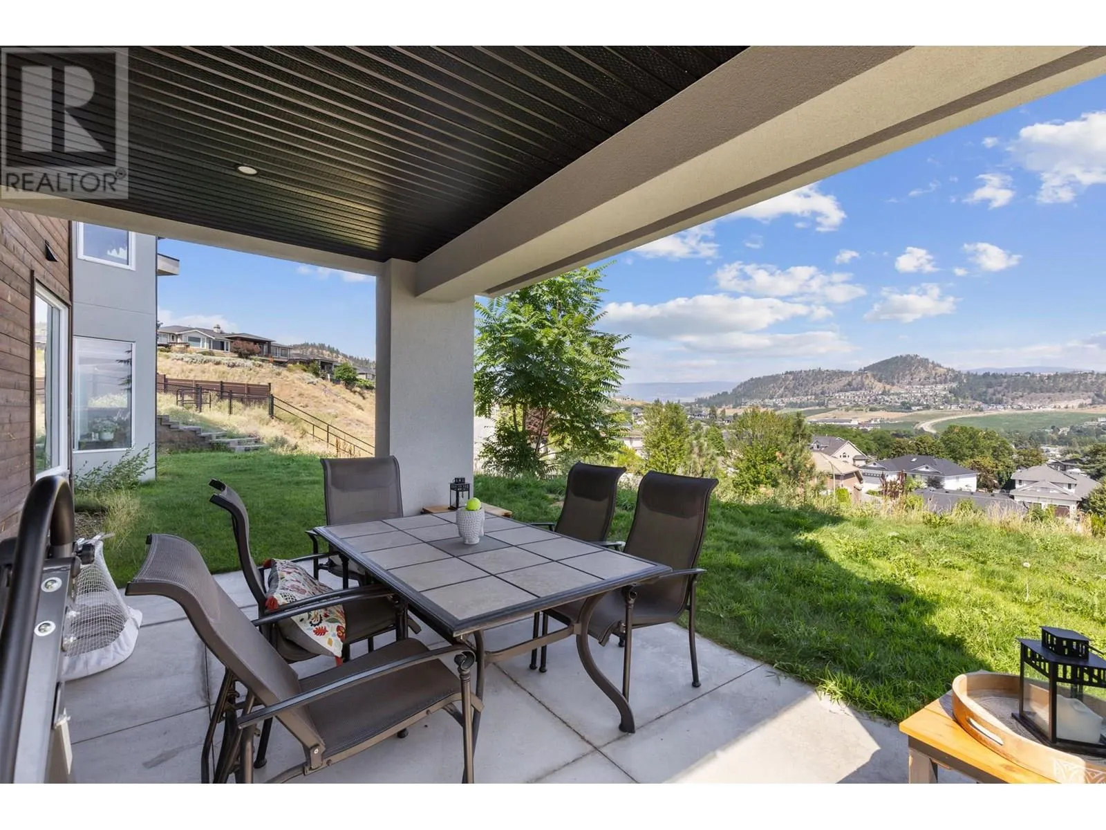 1341 Sladen Crescent