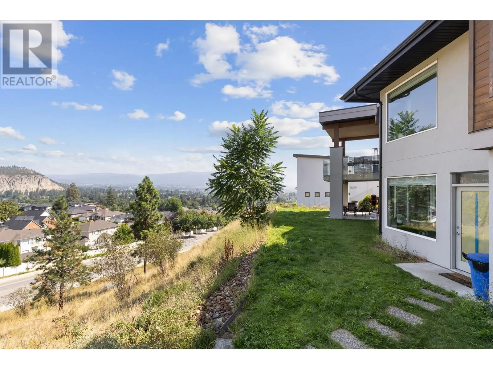 1341 Sladen Crescent