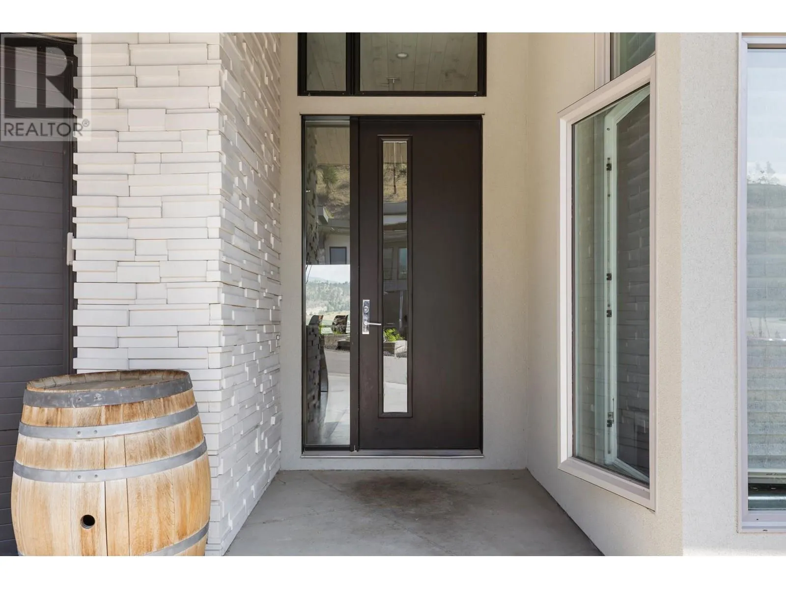 1341 Sladen Crescent