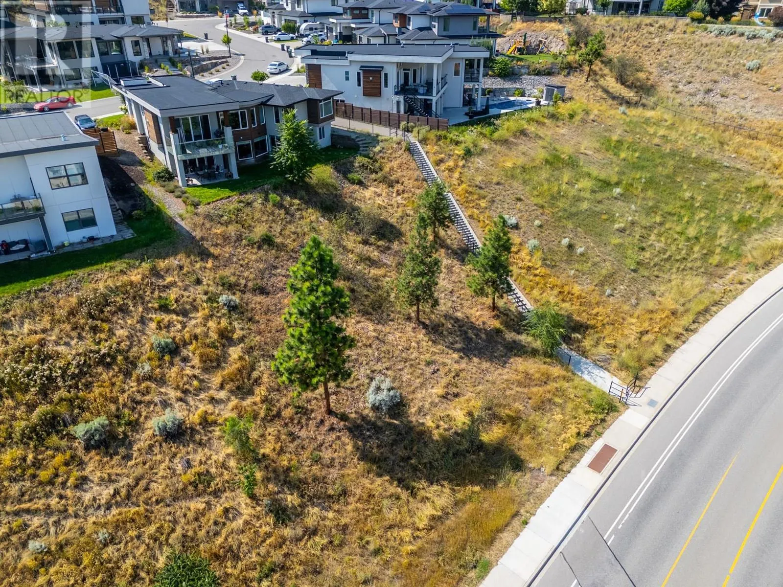 1341 Sladen Crescent