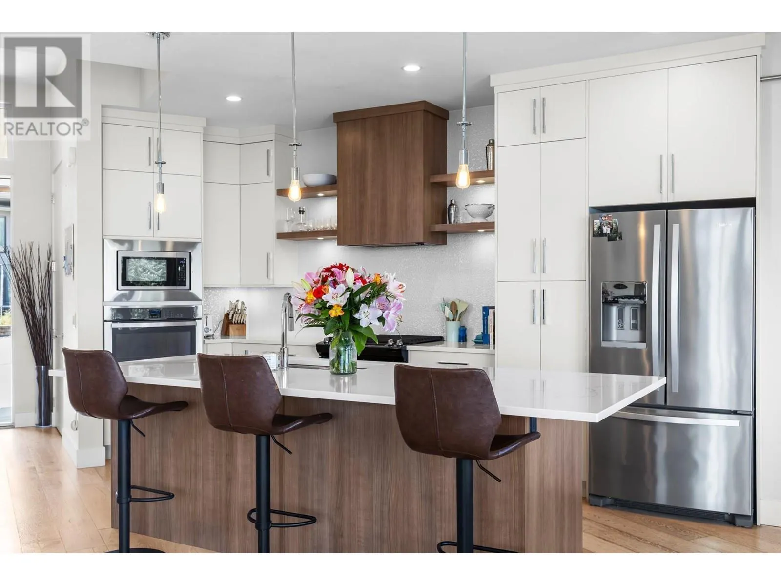 1341 Sladen Crescent