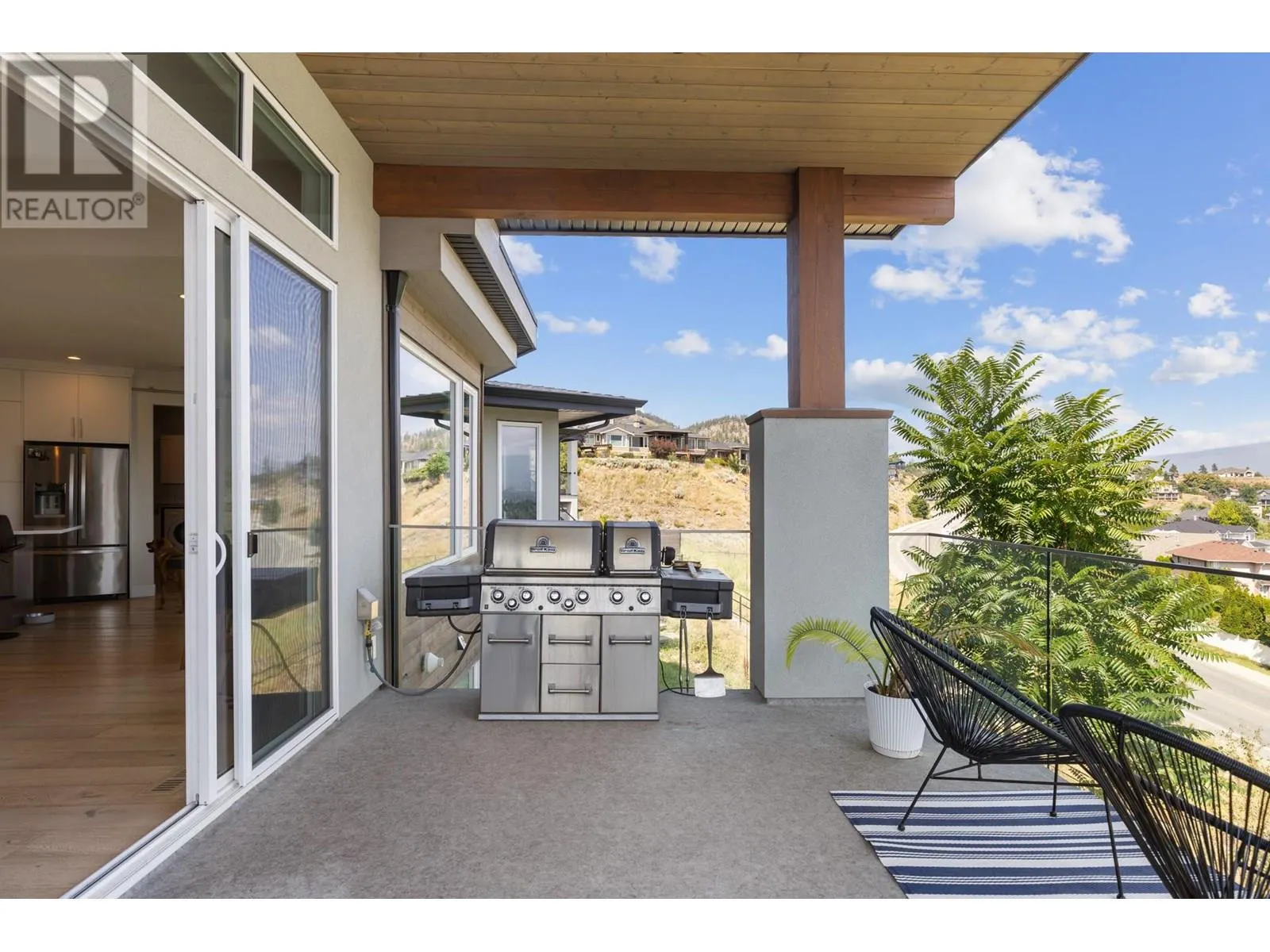 1341 Sladen Crescent