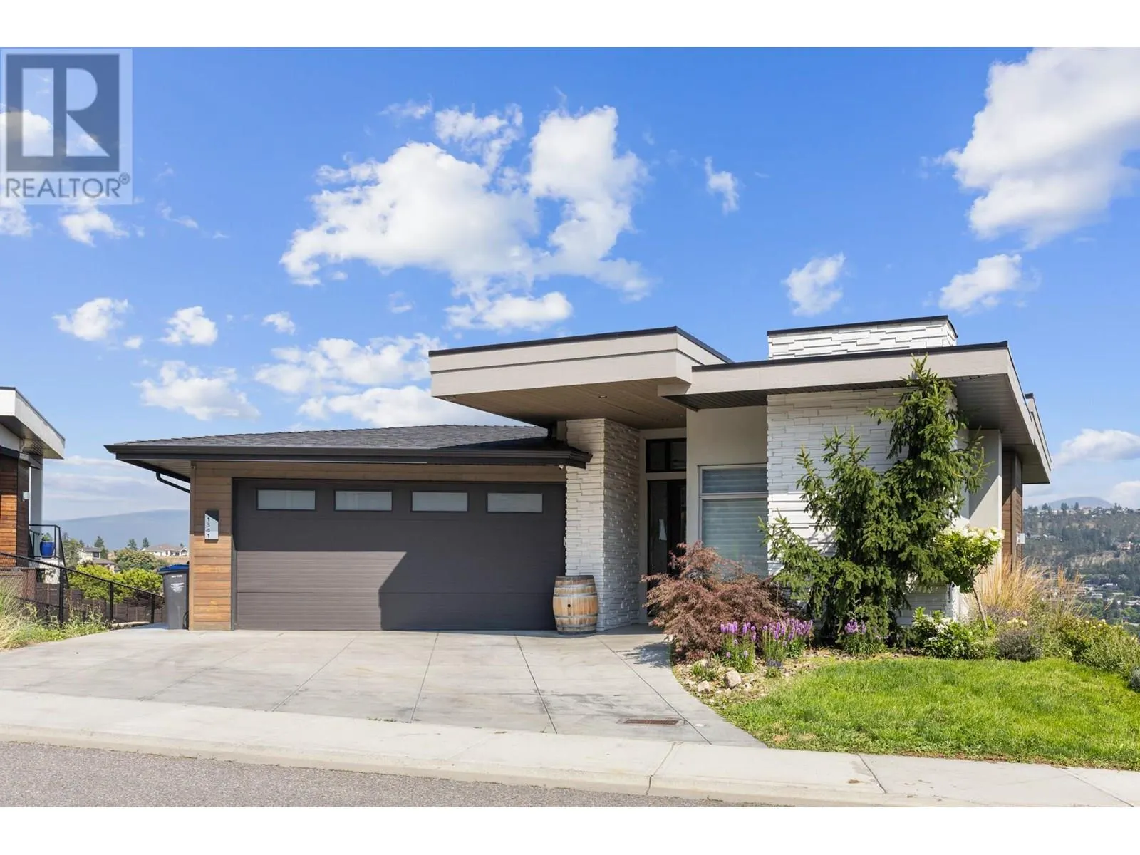 1341 Sladen Crescent