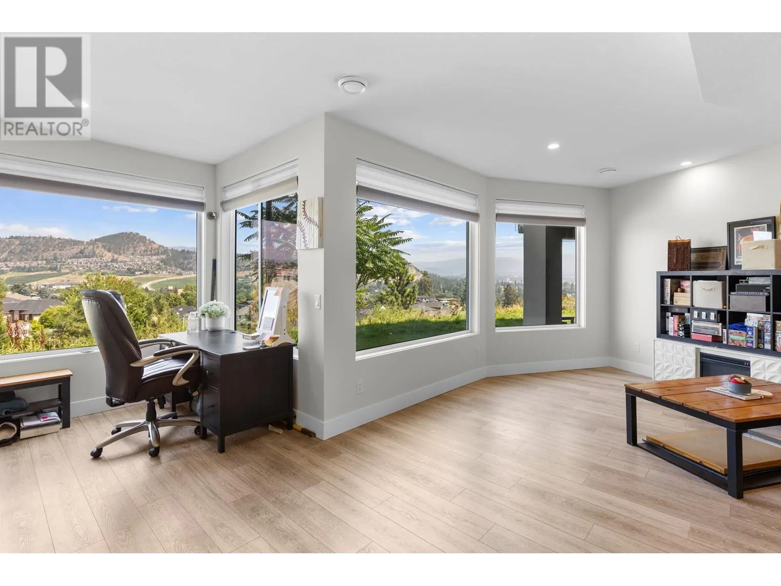 1341 Sladen Crescent