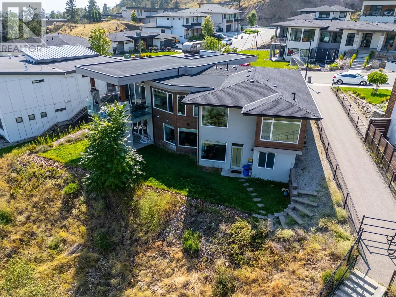 1341 Sladen Crescent