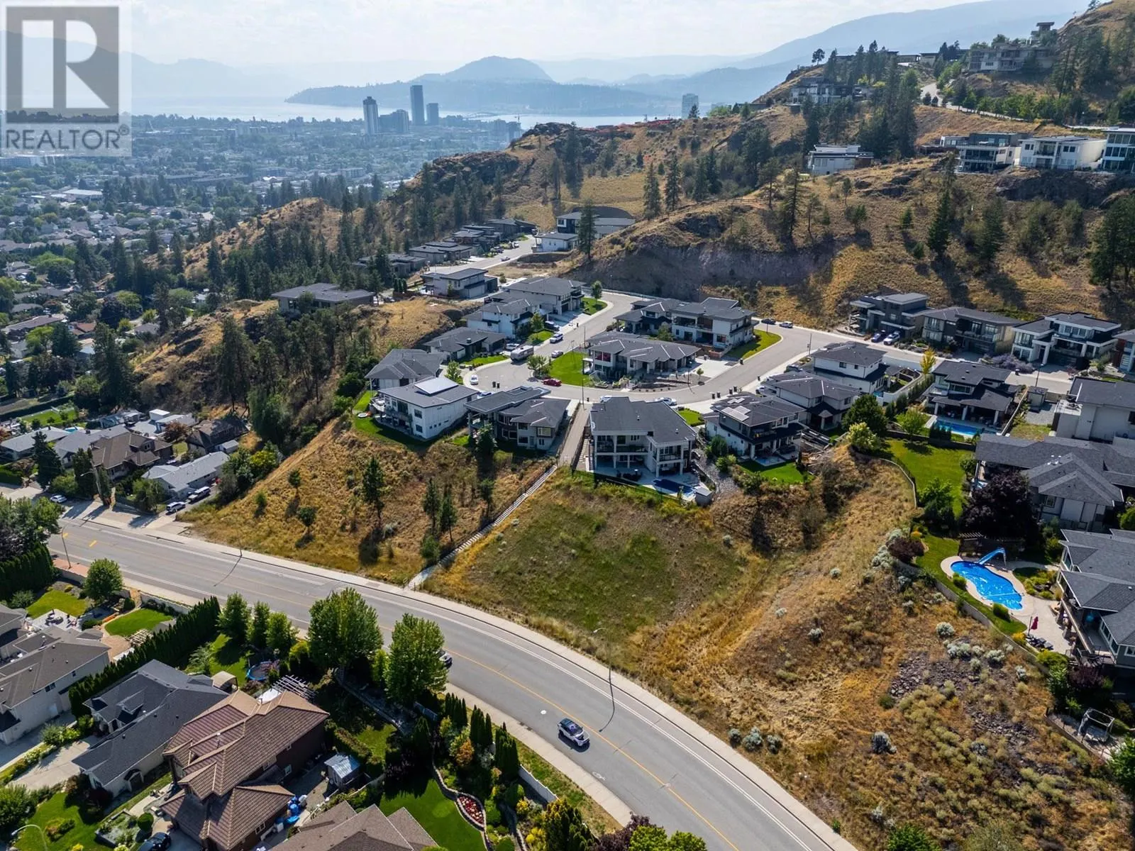 1341 Sladen Crescent