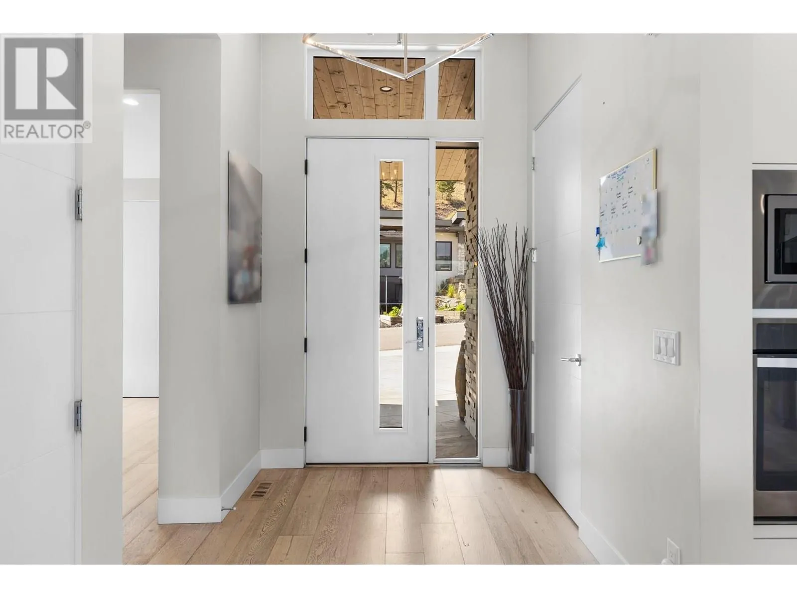 1341 Sladen Crescent