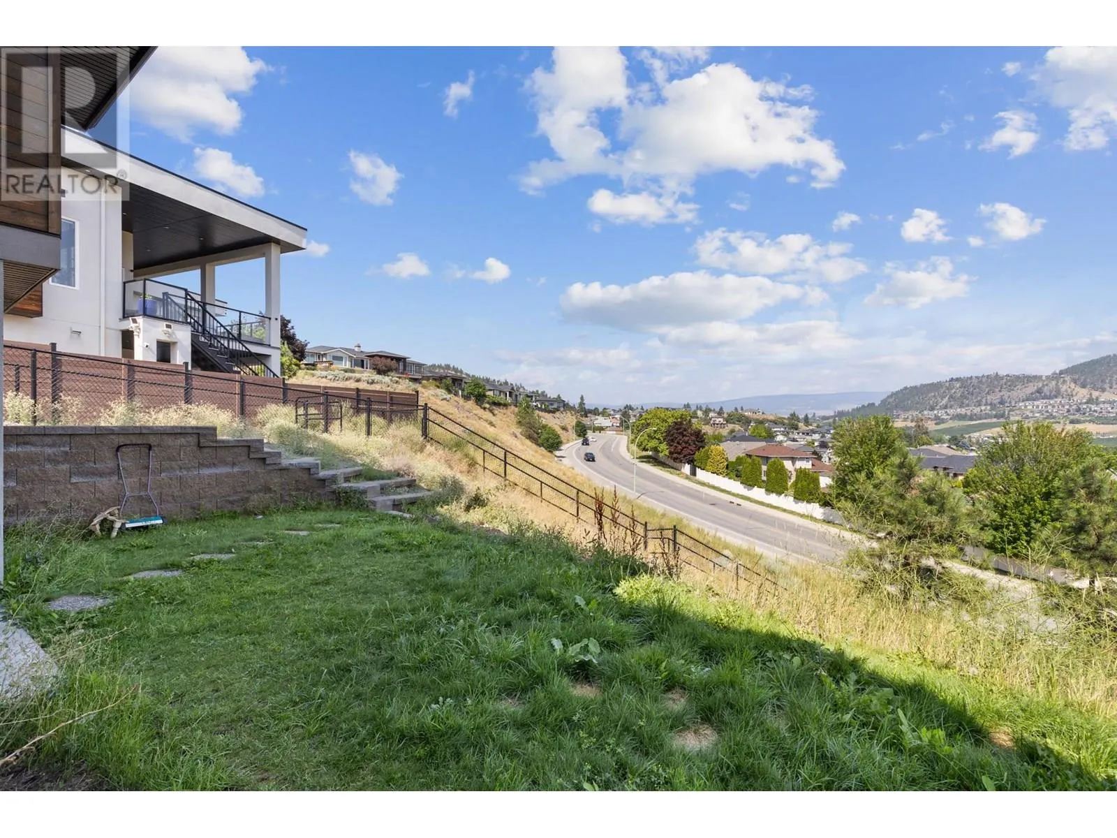 1341 Sladen Crescent