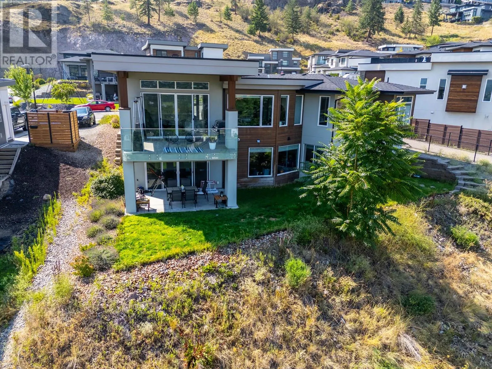 1341 Sladen Crescent
