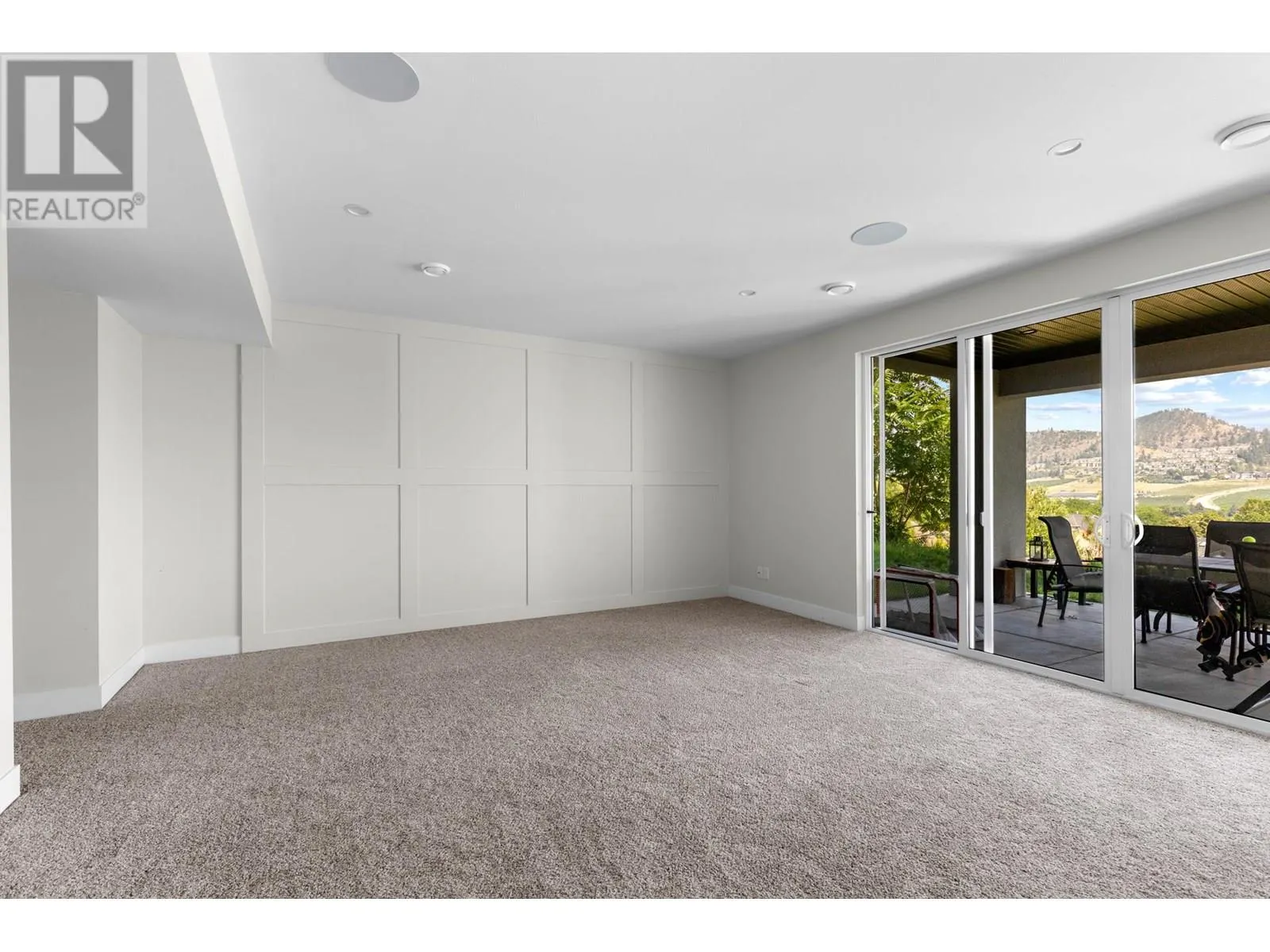 1341 Sladen Crescent