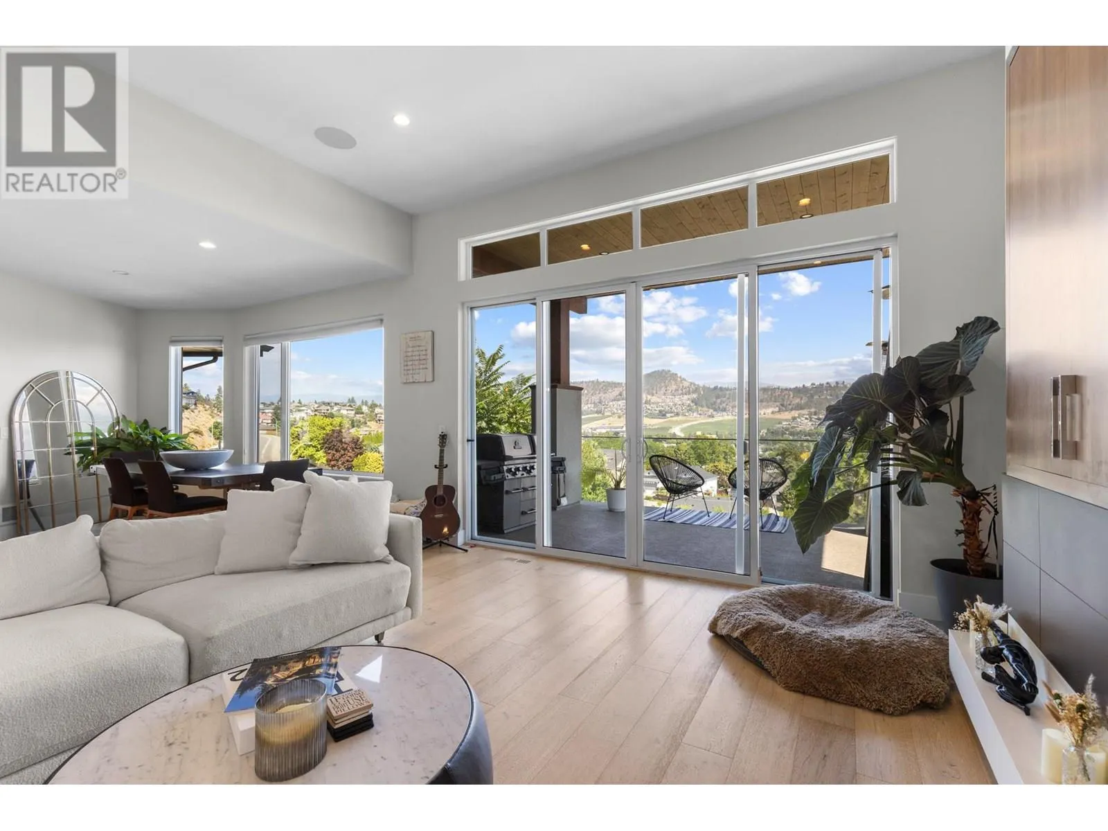 1341 Sladen Crescent