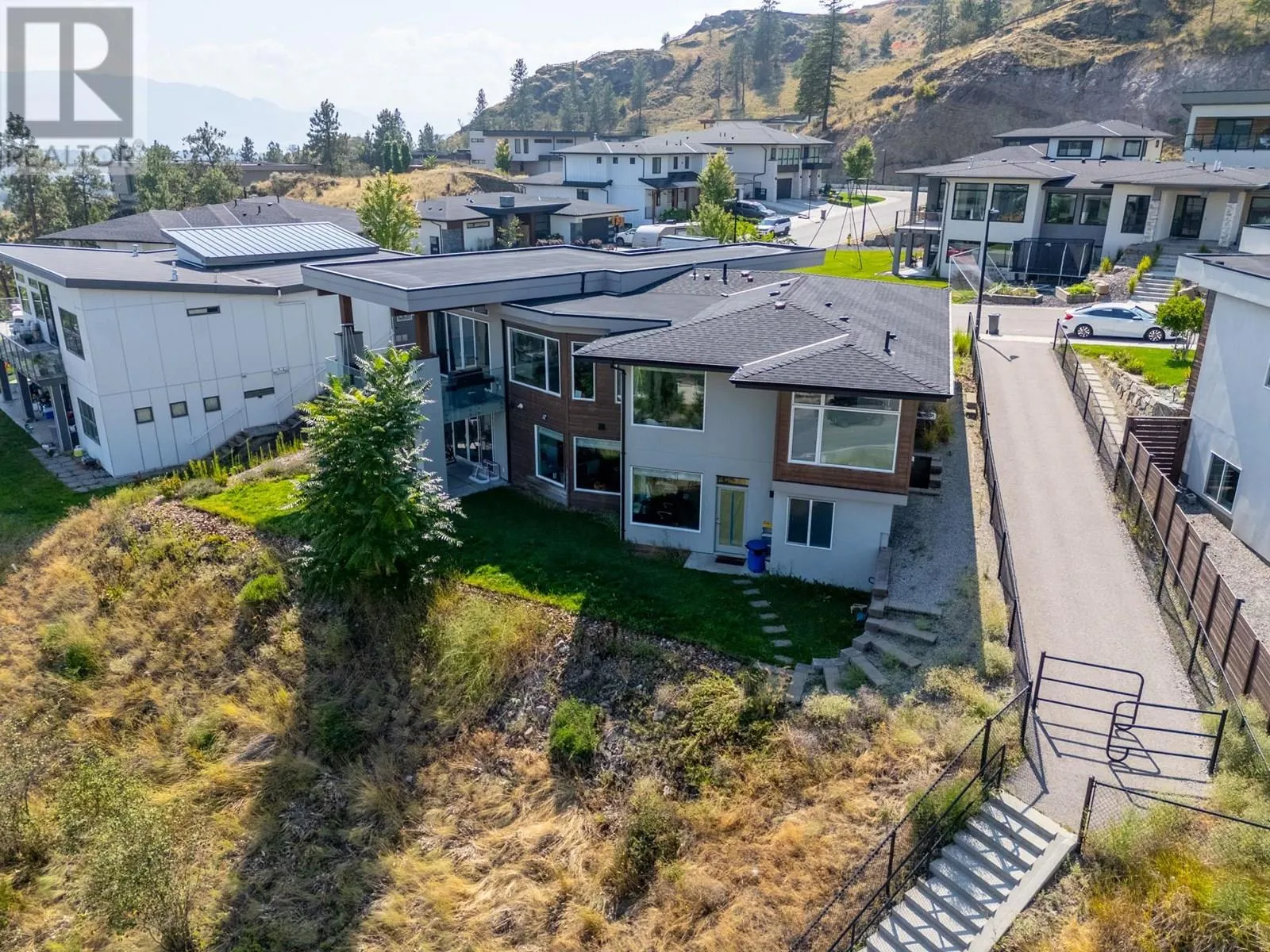 1341 Sladen Crescent