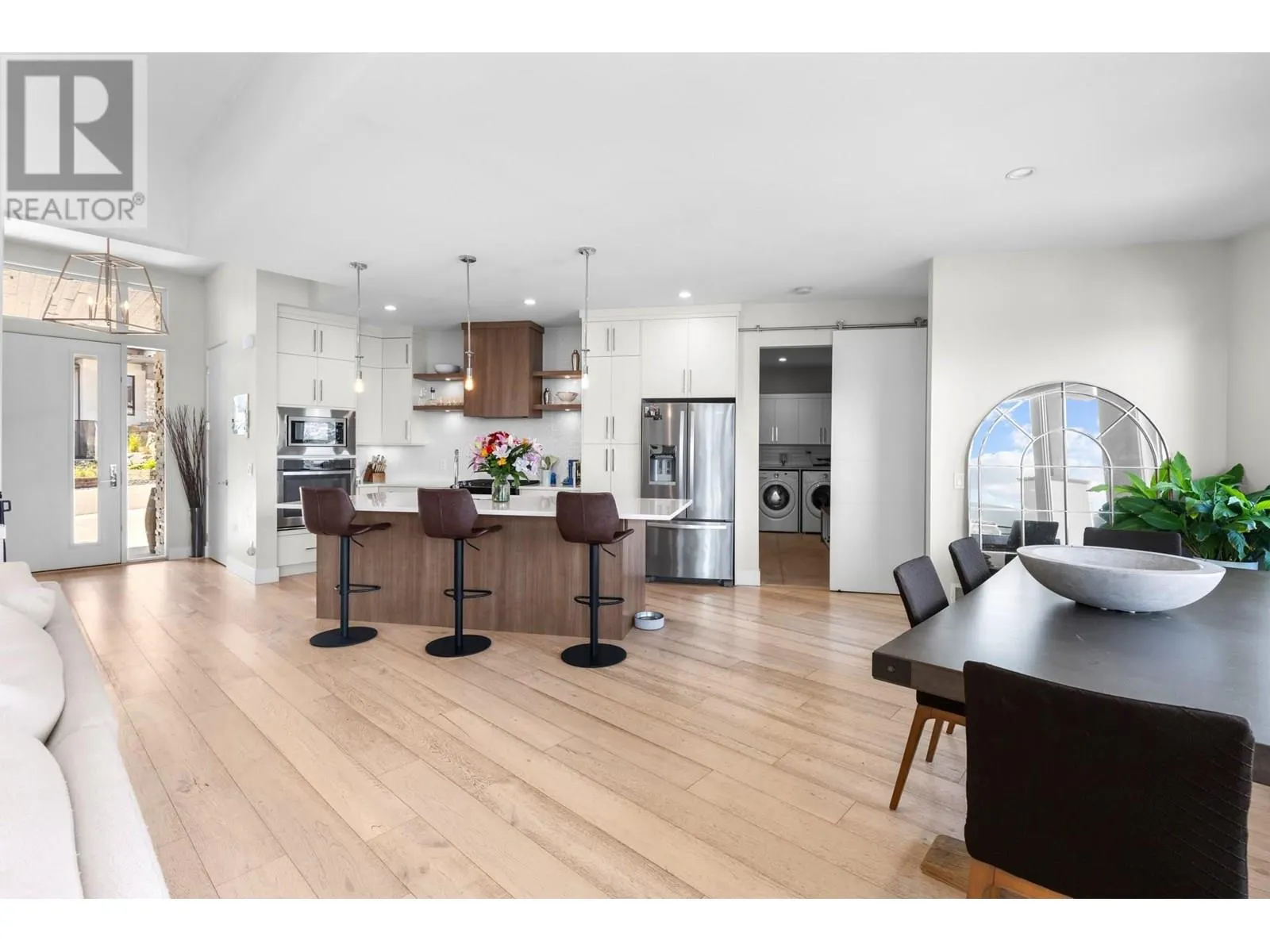 1341 Sladen Crescent
