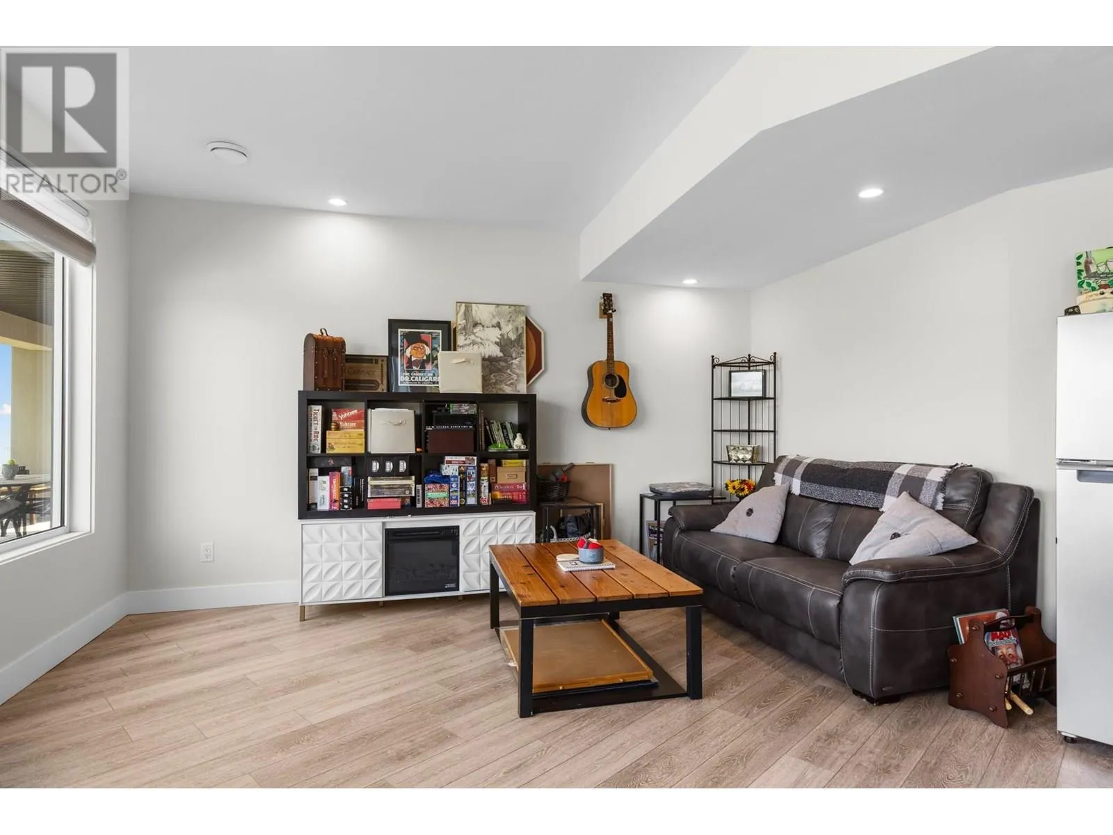 1341 Sladen Crescent