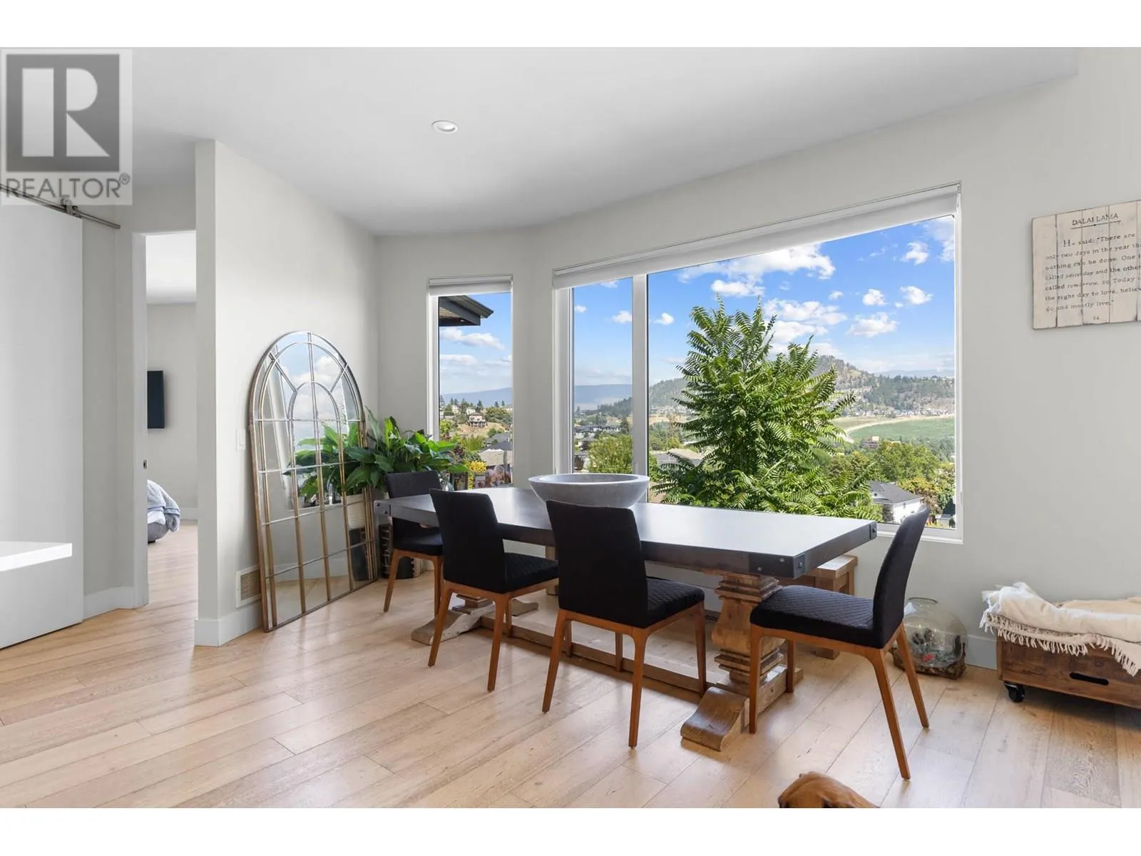 1341 Sladen Crescent