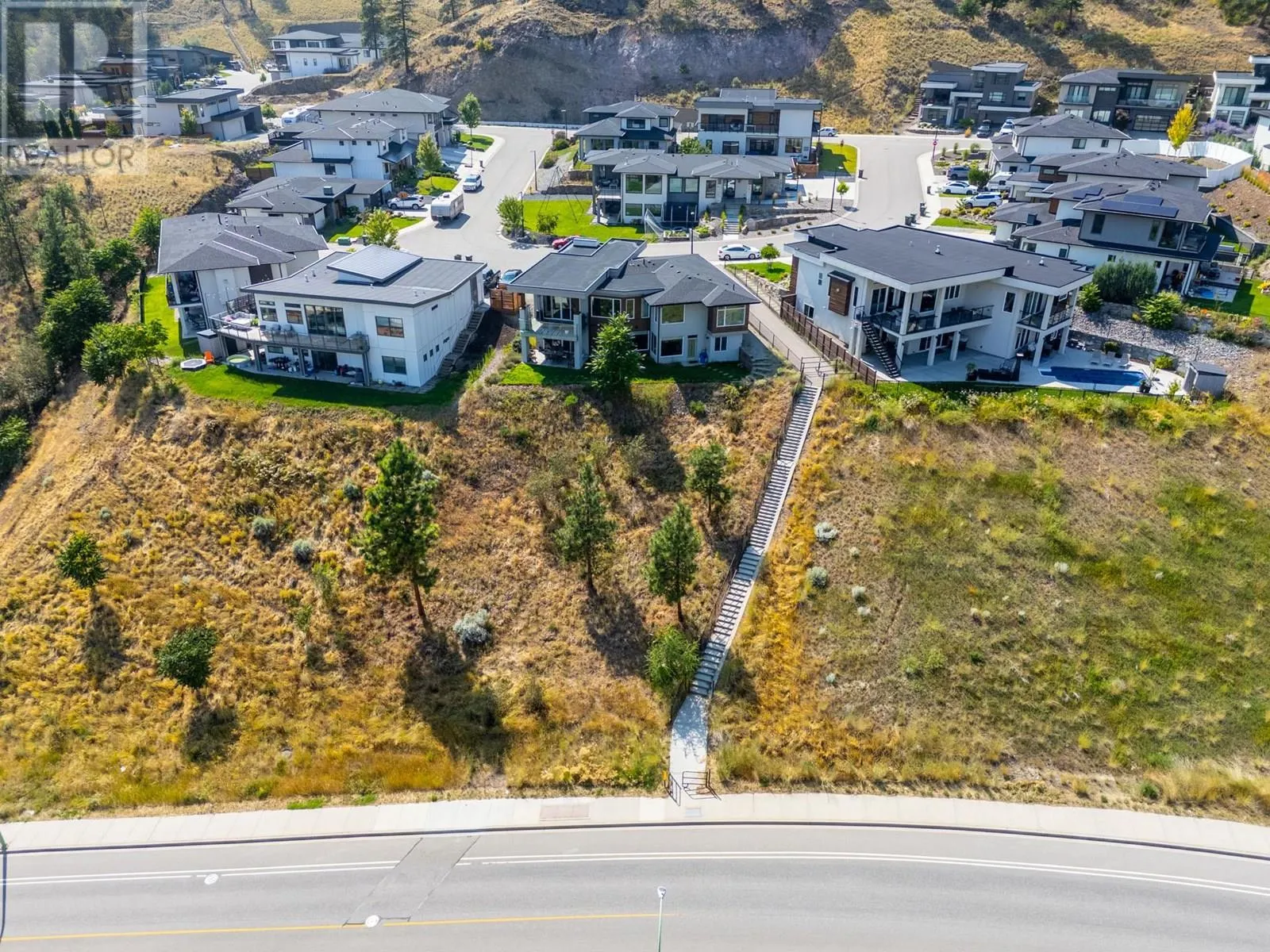 1341 Sladen Crescent