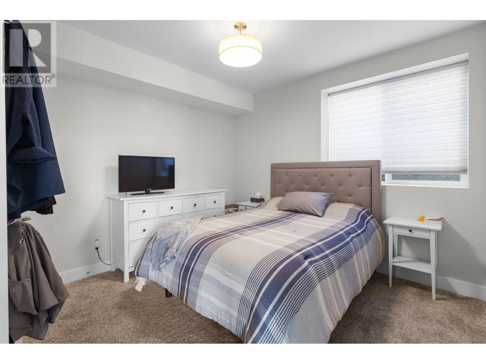 1341 Sladen Crescent