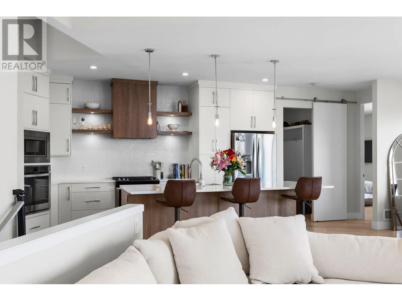 1341 Sladen Crescent
