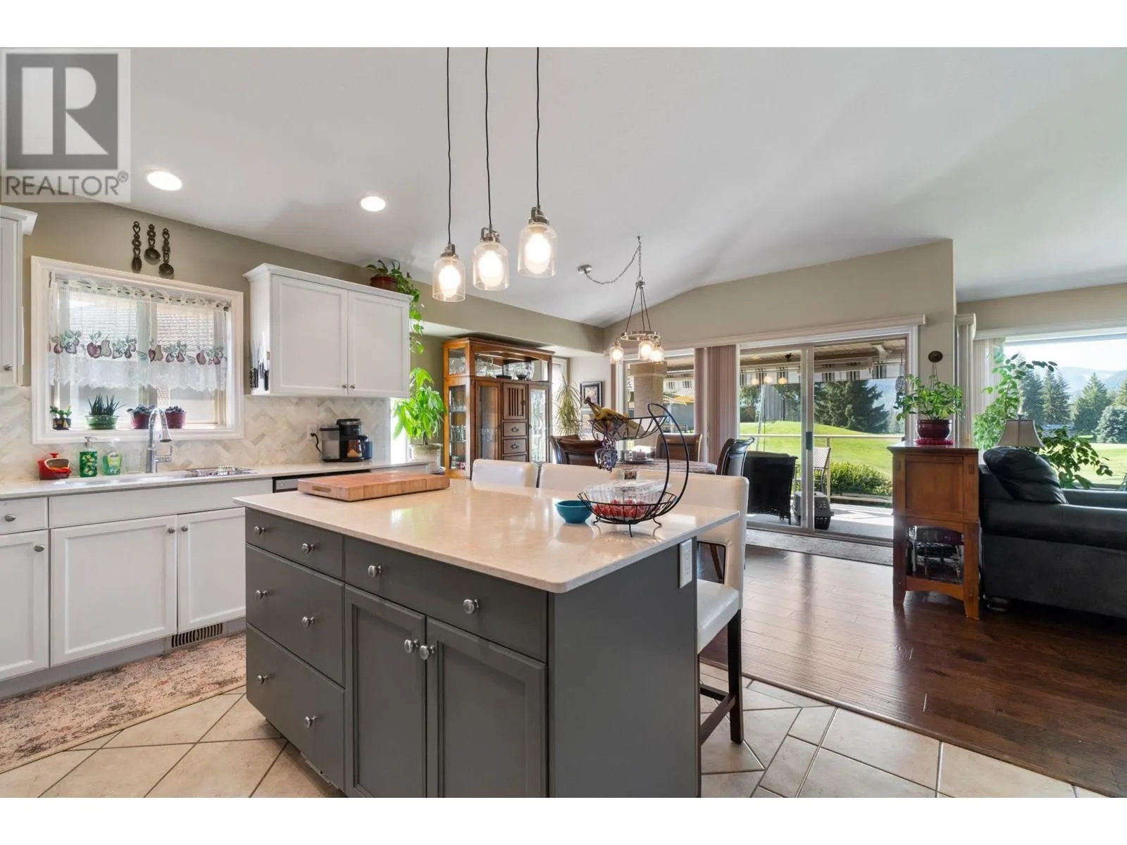 2550 Golf Course Drive Unit# 11