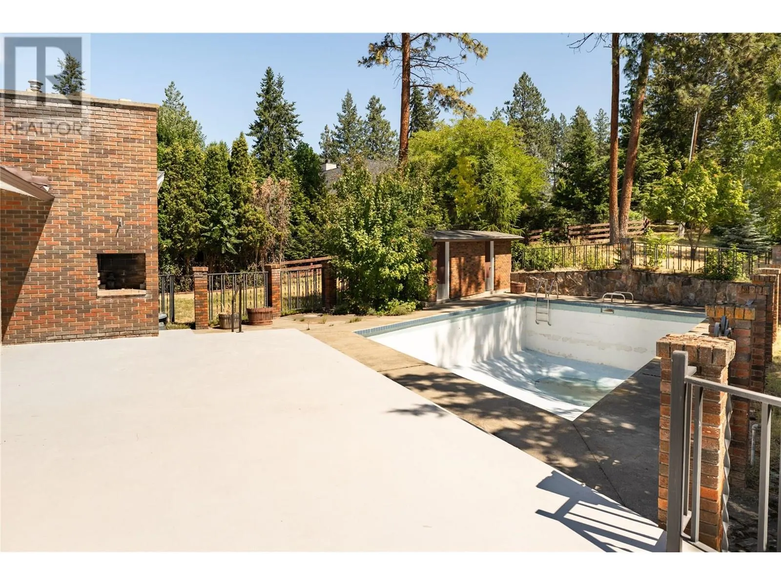 482 OKAVIEW Road